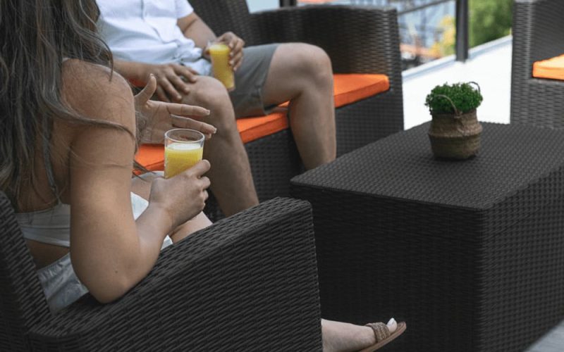 Cómo los muebles de plástico para exterior en Panamá pueden mejorar la funcionalidad de tu jardín
