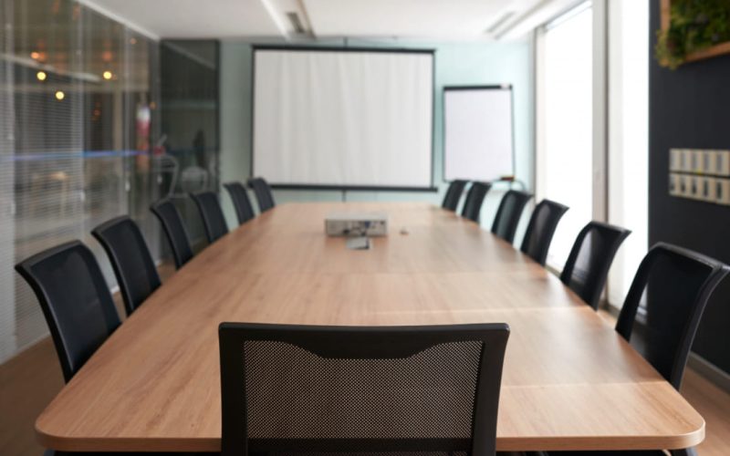 Ventajas del alquiler de salas de reuniones por día para emprendedores y freelancers en Panamá